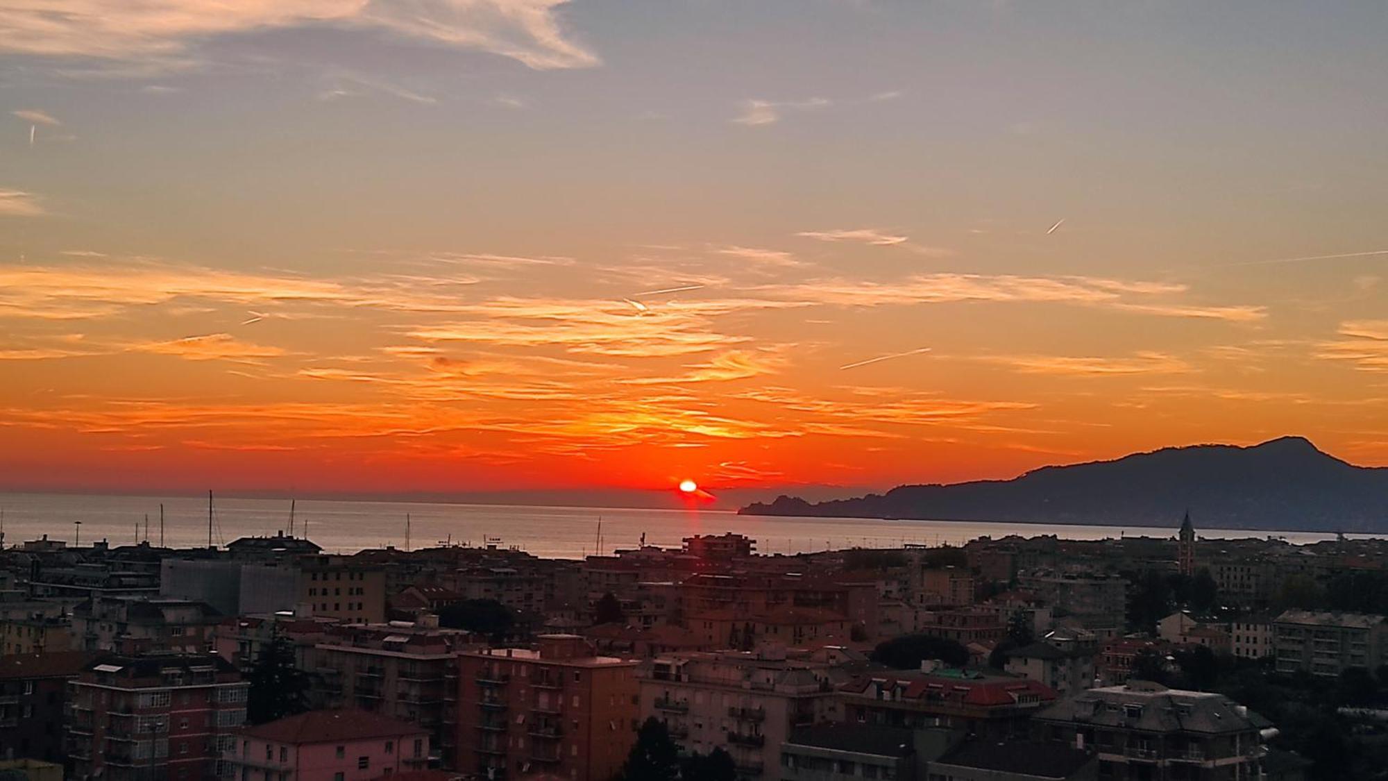 Apartamento Super Vista Al Grattacielo Di Lavagna Exterior foto